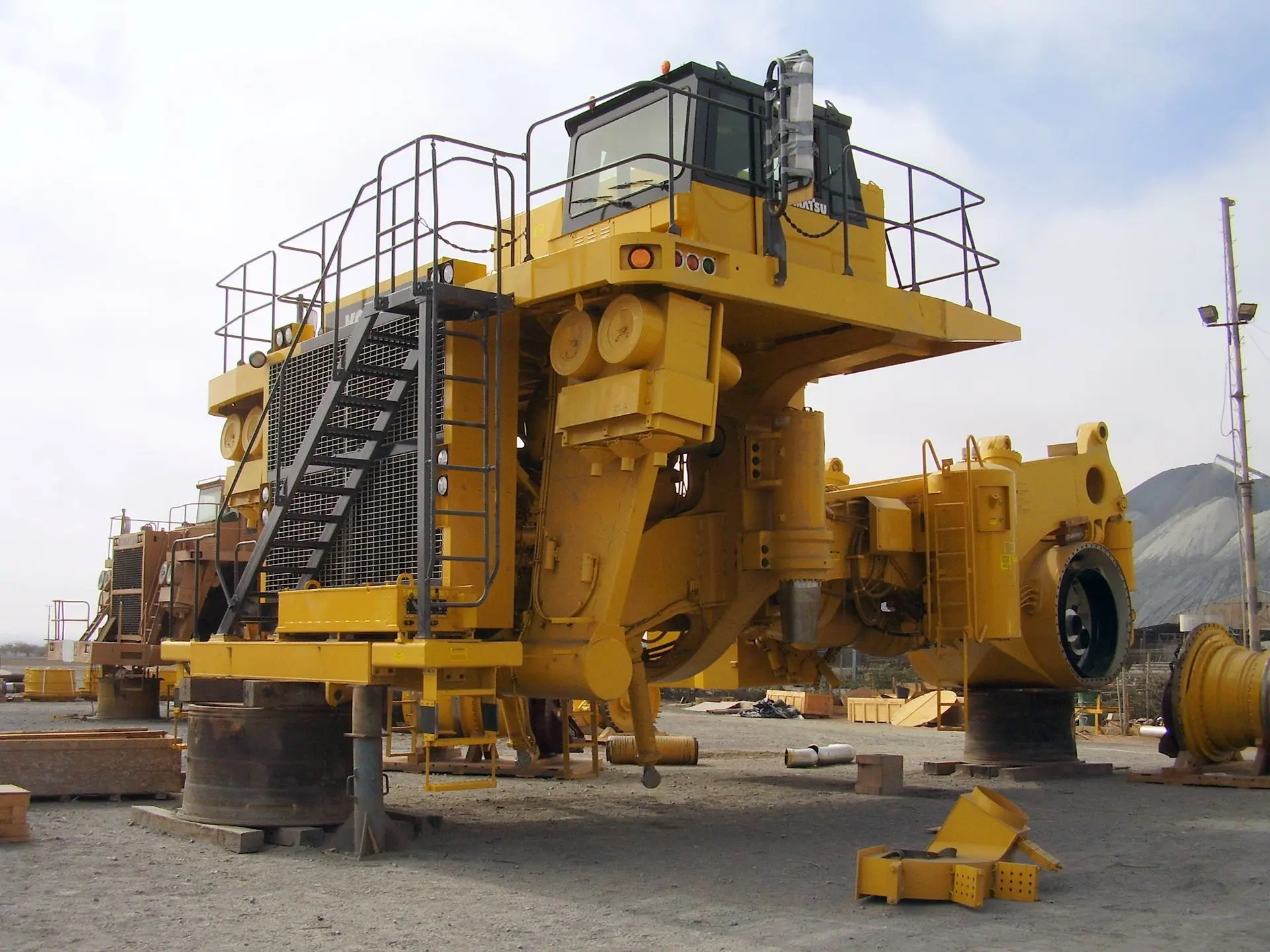 Armado de camiones Komatsu 